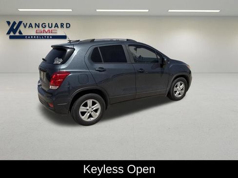 Used 2021 Chevrolet Trax LT w/ LT Convenience Package FWD image 3