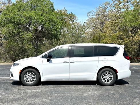 New 2026 Chrysler Pacifica Select FWD image 12
