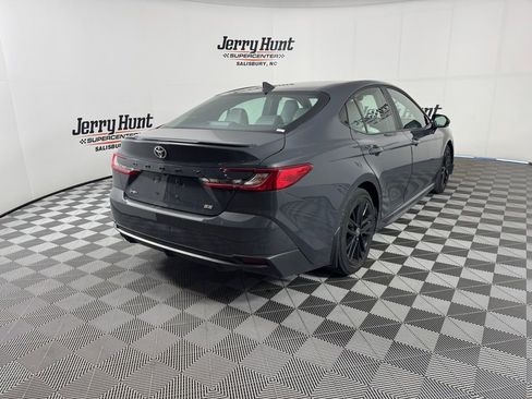 Used 2025 Toyota Camry SE w/ Convenience Package image 11