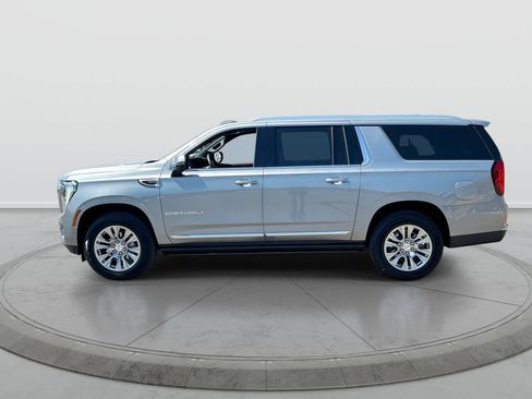 Used 2025 GMC Yukon XL Denali w/ Sun & Power Step Package AWD/4WD image 5