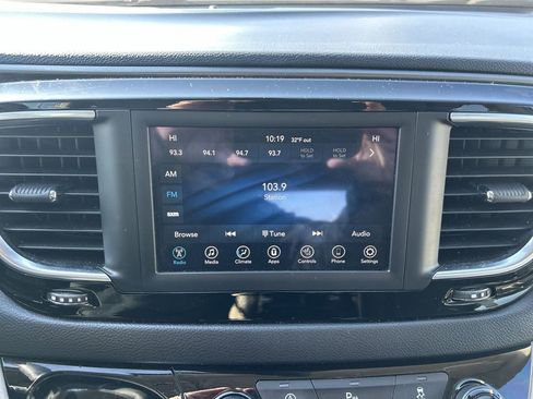 Used 2020 Chrysler Pacifica Touring-L image 22