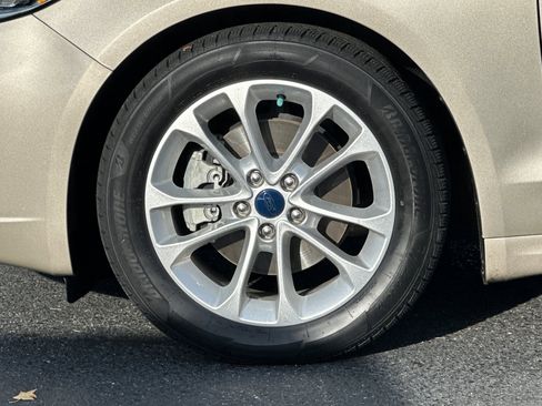 Used 2019 Ford Fusion SEL image 12