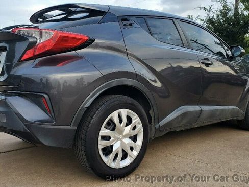 Used 2019 Toyota C-HR LE image 14