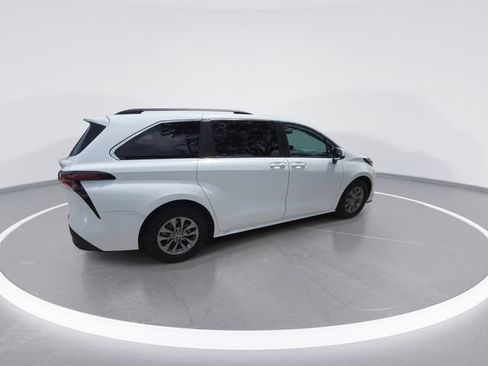 Used 2023 Toyota Sienna LE FWD image 8