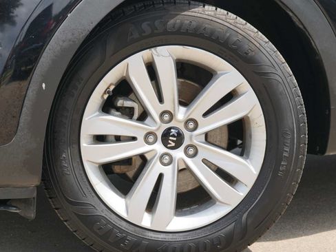 Used 2019 Kia Sportage LX FWD image 2