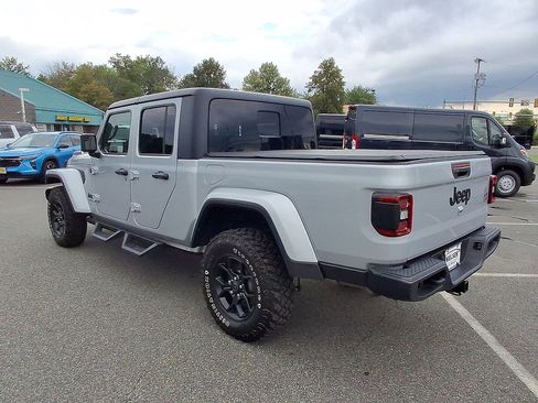 Used 2024 Jeep Gladiator Sport AWD/4WD image 28