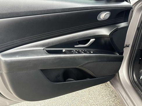 Used 2023 Hyundai Elantra SEL FWD image 16