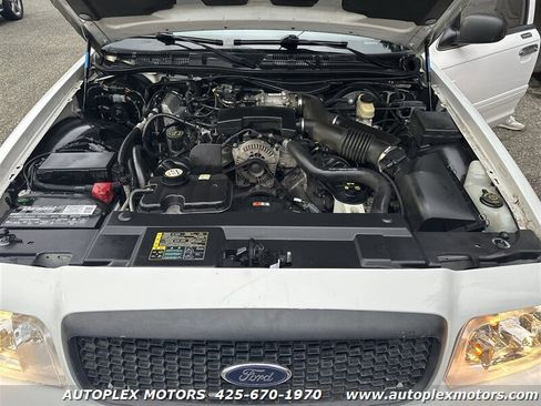 Used 2004 Ford Crown Victoria LX RWD image 26