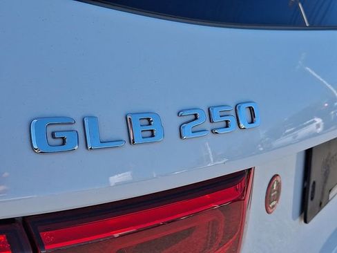 Used 2020 Mercedes-Benz GLB 250 4MATIC image 29