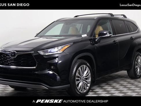 Used 2022 Toyota Highlander Platinum FWD image 1