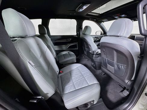 Used 2024 Kia Telluride EX X-Line AWD/4WD image 29