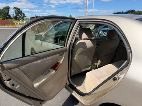 Used 2005 Toyota Corolla CE FWD image 11