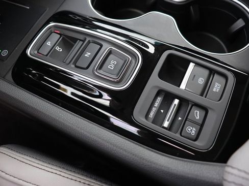 Certified 2024 Honda Pilot Touring image 23