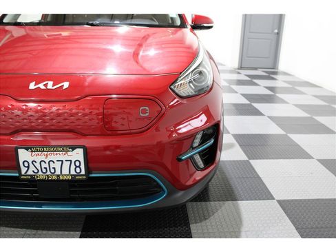 Used 2022 Kia Niro EX image 8