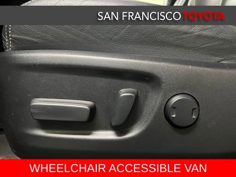 Used 2017 Toyota Sienna SE image 16