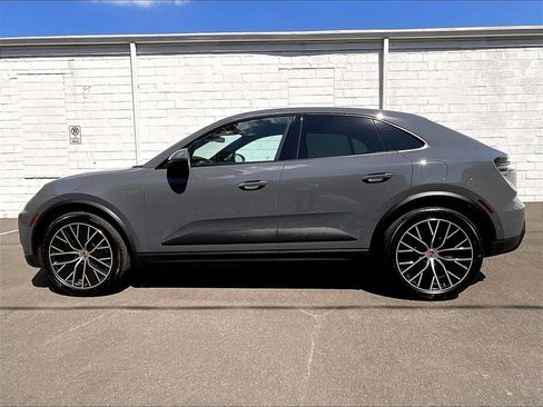 Certified 2025 Porsche Macan Electric image 2