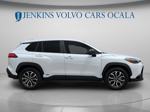 Used 2024 Toyota Corolla Cross AWD Hybrid image 2