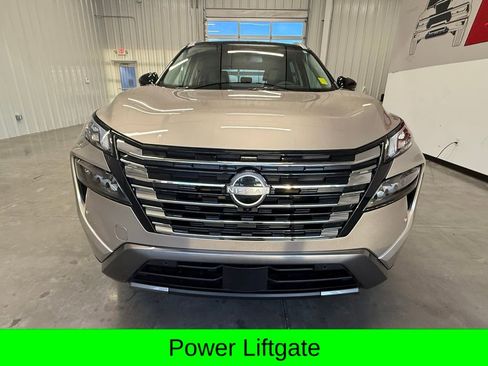 Used 2025 Nissan Rogue SL w/ Tech Package image 8