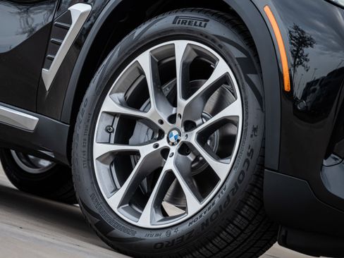 New 2026 BMW X5 xDrive50e w/ Premium Package image 9