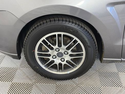Used 2010 Ford Focus SE image 8