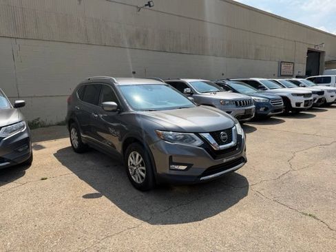 Used 2019 Nissan Rogue AWD image 3