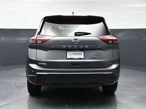 Used 2024 Nissan Rogue SV image 6