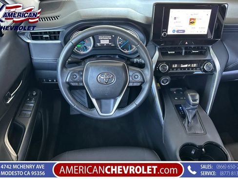 Used 2024 Toyota Venza LE AWD/4WD image 18