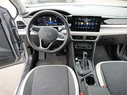 Certified 2025 Volkswagen Taos SE image 21