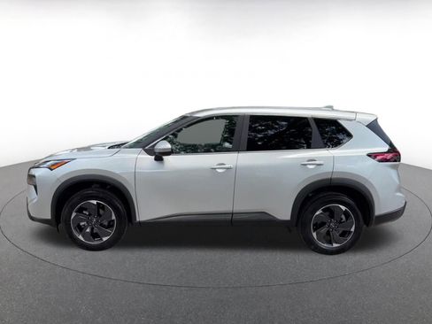 Used 2025 Nissan Rogue SV FWD image 11