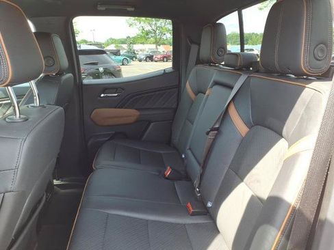 Used 2024 GMC Canyon AT4 w/ AT4 Premium Package AWD/4WD image 9