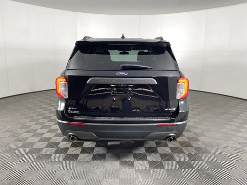 Used 2022 Ford Explorer XLT w/ Equipment Group 202A image 4