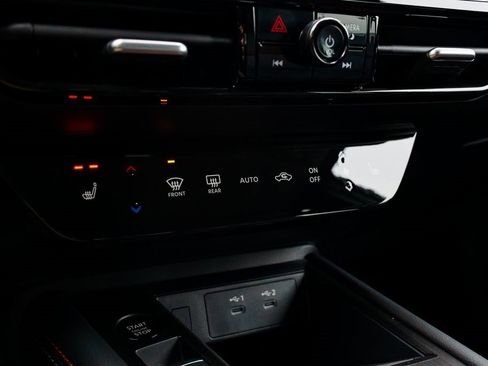 New 2026 Nissan Kicks SR image 15