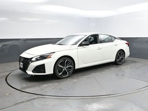 Used 2025 Nissan Altima 2.5 SR image 8