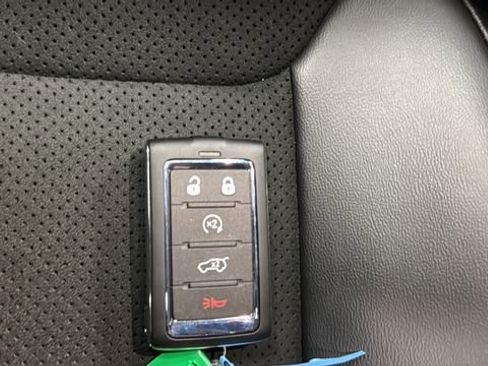 Used 2025 Jeep Grand Cherokee Altitude AWD/4WD image 20