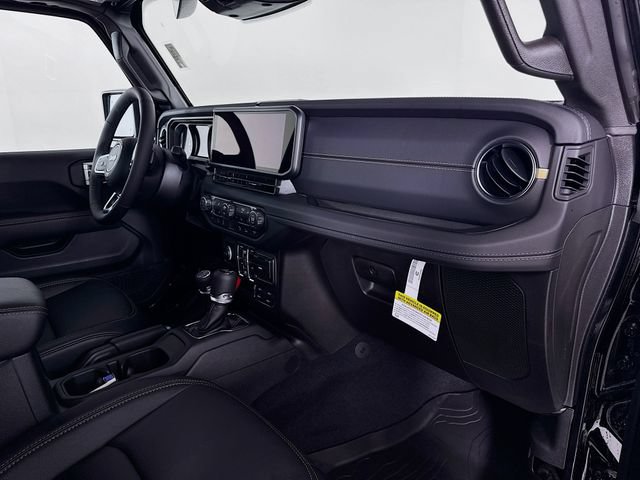 New 2026 Jeep Wrangler Unlimited Sahara AWD/4WD image 32