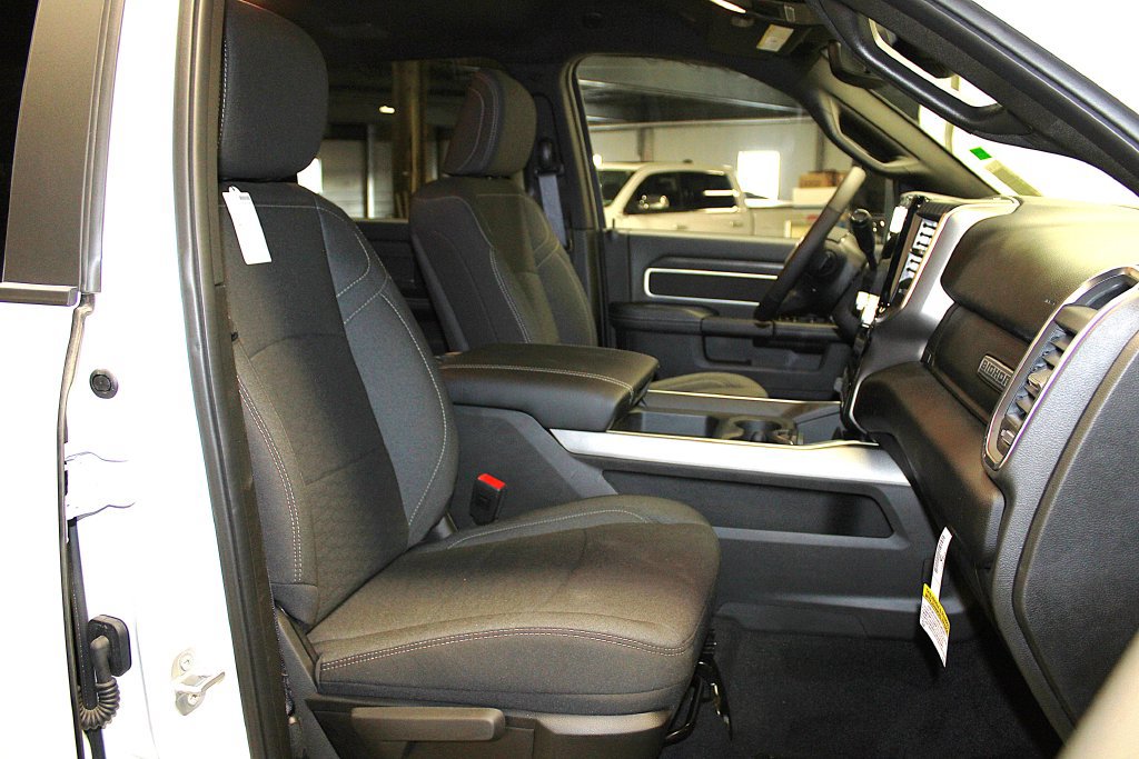New 2026 RAM 2500 Big Horn AWD/4WD image 33