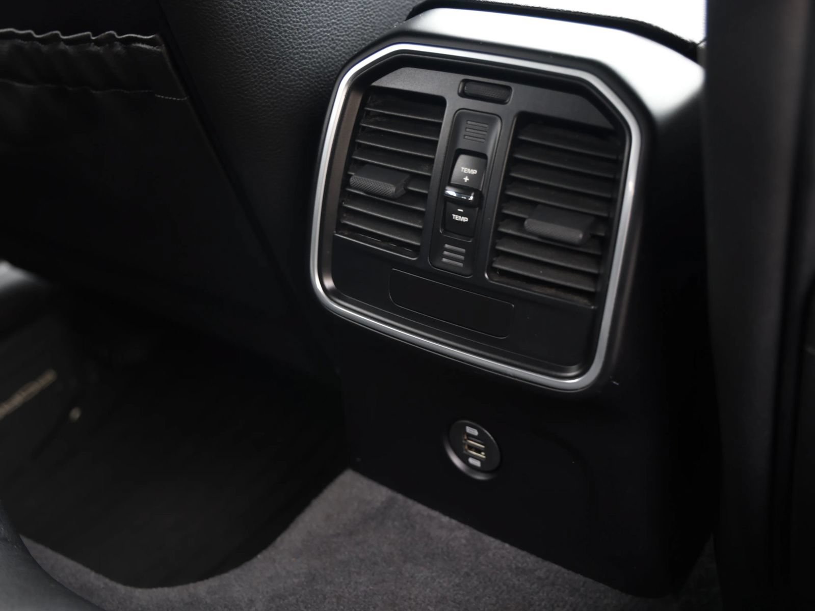 Used 2019 Porsche Macan AWD/4WD image 33