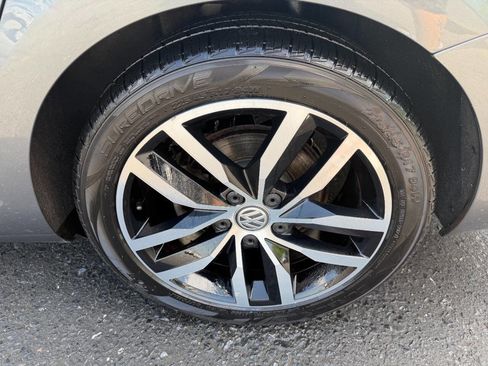 Used 2016 Volkswagen Golf Limited Edition FWD image 12