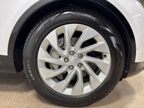 Used 2023 Land Rover Discovery S R-Dynamic image 11