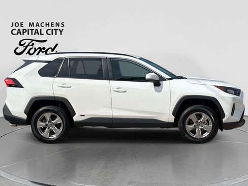 Used 2022 Toyota RAV4 LE AWD/4WD image 3