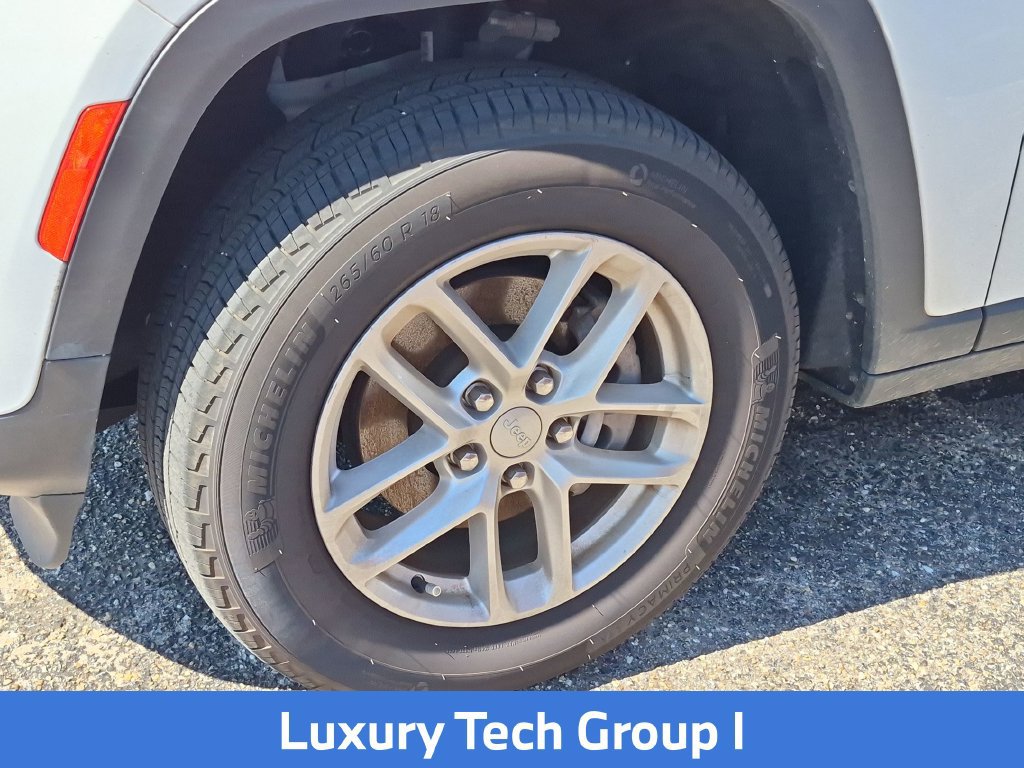 Used 2024 Jeep Grand Cherokee Laredo X w/ Luxury Tech Group I AWD/4WD image 8