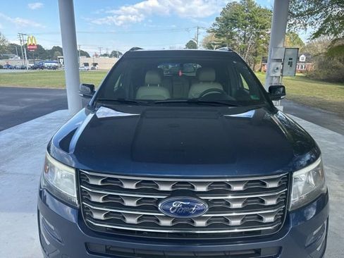 Used 2017 Ford Explorer XLT w/ Equipment Group 202A image 7