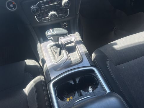 Used 2018 Dodge Charger SXT RWD image 23