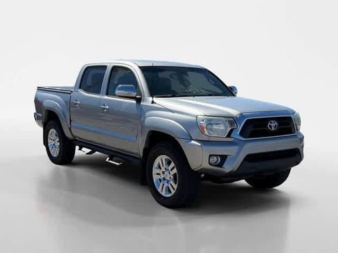 Used 2015 Toyota Tacoma PreRunner w/ Limited Package RWD image 7