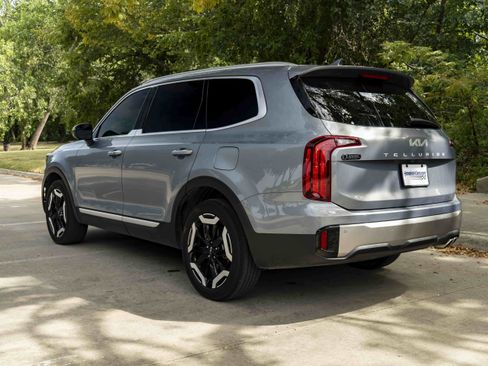 Used 2025 Kia Telluride S FWD image 7