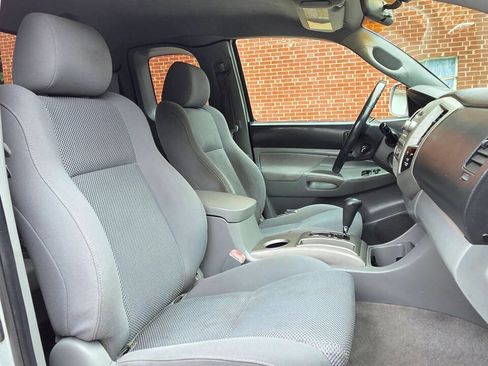 Used 2005 Toyota Tacoma PreRunner RWD image 13