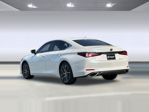 Certified 2025 Lexus ES 350 w/ Premium Package FWD image 3