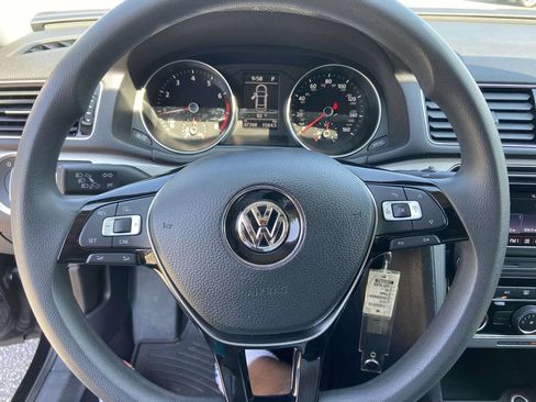Used 2018 Volkswagen Passat 2.0T S FWD image 33