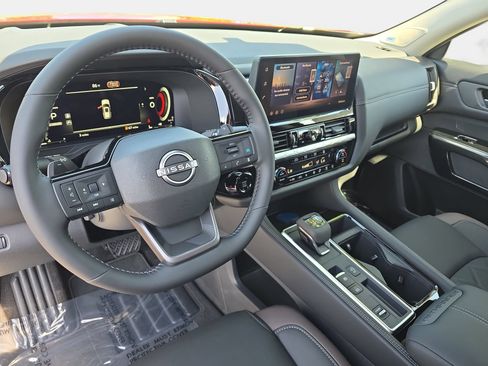 New 2026 Nissan Pathfinder Platinum FWD image 16