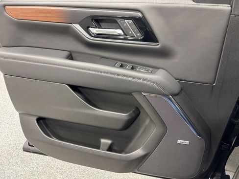 Used 2025 GMC Yukon XL Denali image 29